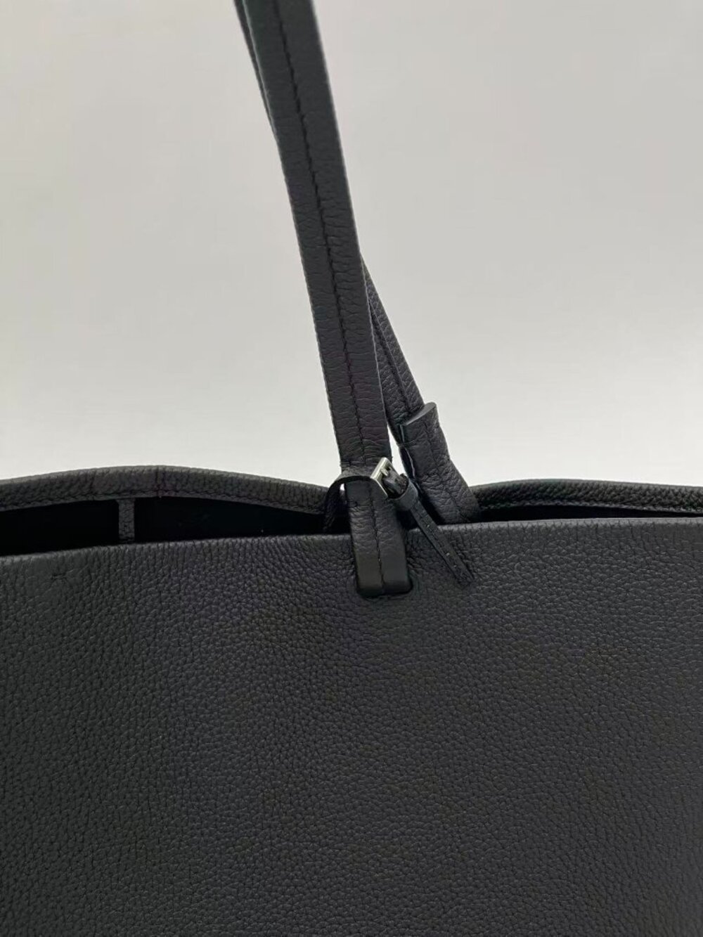 Tote Bag - BLACK - Classic tote bag textured calfskin leather - Picture 6 of 10